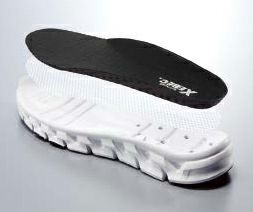 ベンチレーションシステムで空気を循環させ快適な履き心地。