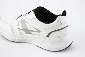 踵部の反射材で夜間・暗所での安全性が向上。<br>（XEB-85414、85415共通）