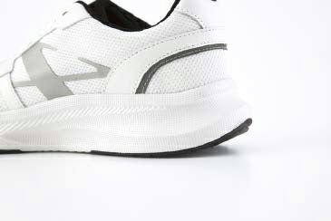 クッション性に優れたミッドソールで足への負担を軽減。<br>（XEB-85414、85415共通）