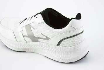 踵部の反射材で夜間・暗所での安全性が向上。<br>（XEB-85414、85415共通）