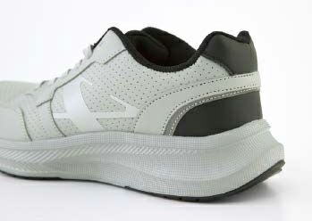 踵部の反射材で夜間・暗所での安全性が向上。