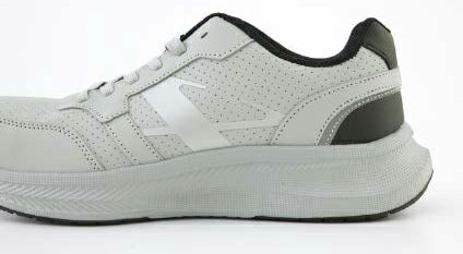 クッション性に優れたミッドソールで足への負担を軽減。