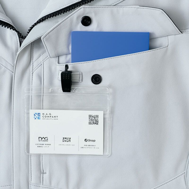 IDハンガー付ポケット<br>ポケット上部にIDハンガーやネーム等を付けられるスリット付。