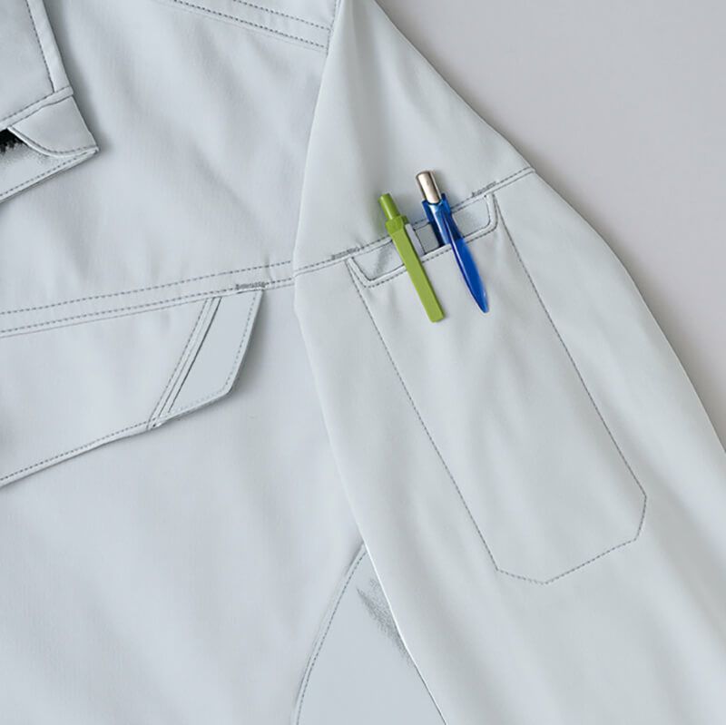 袖ペン差し<br>袖の取り出しやすい位置にあり、よく使うペン等を便利に収納。