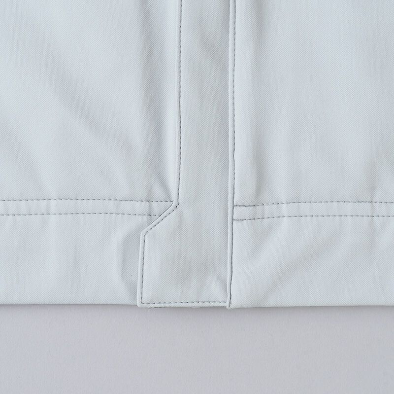 ファスナーガード<br>ファスナーをカバーして当たる物へのキズ付を防ぐガード仕様。