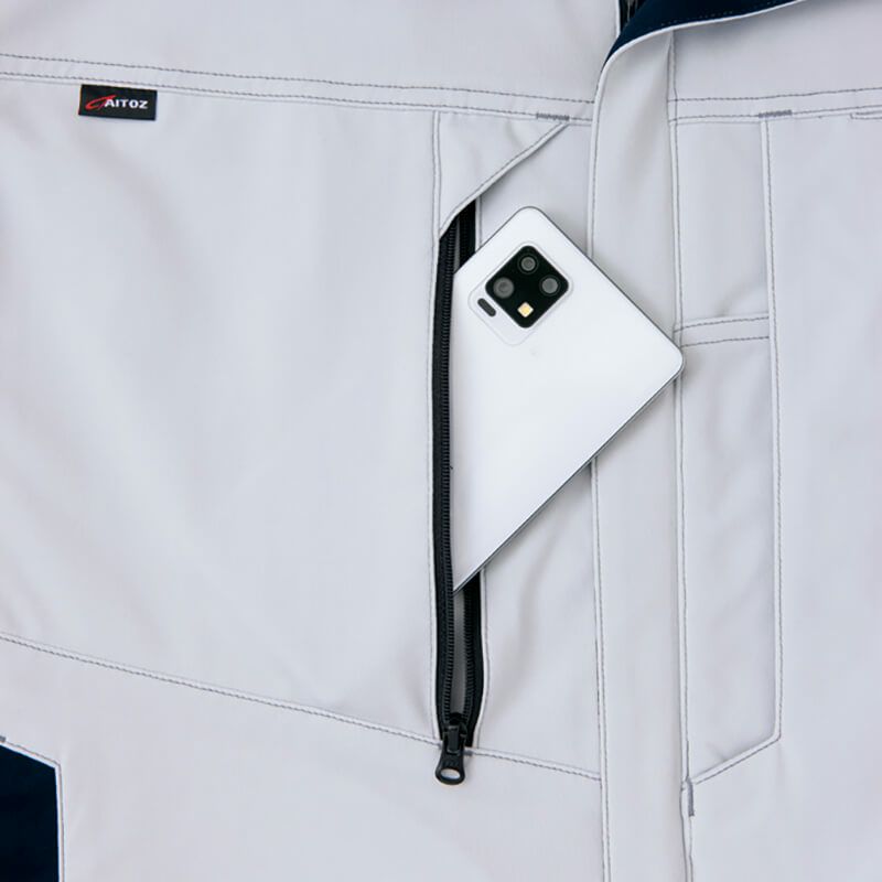 ダブルポケット<br>収納物を出し入れしやすいファスナー付の大型ポケットを装備。