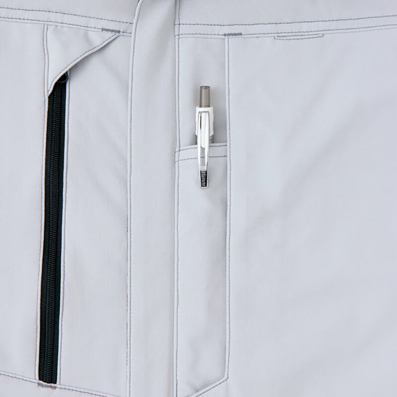 フロントペン差し<br>左右どちらからも取り出しやすい位置にペン差しを装備。