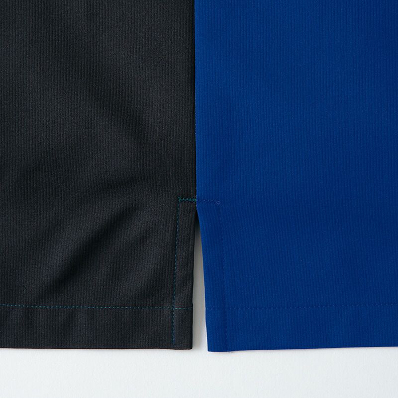 脇スリット（シャツ）<br>シャツの裾部分には腰回のまとわりつきを防ぐスリット入り