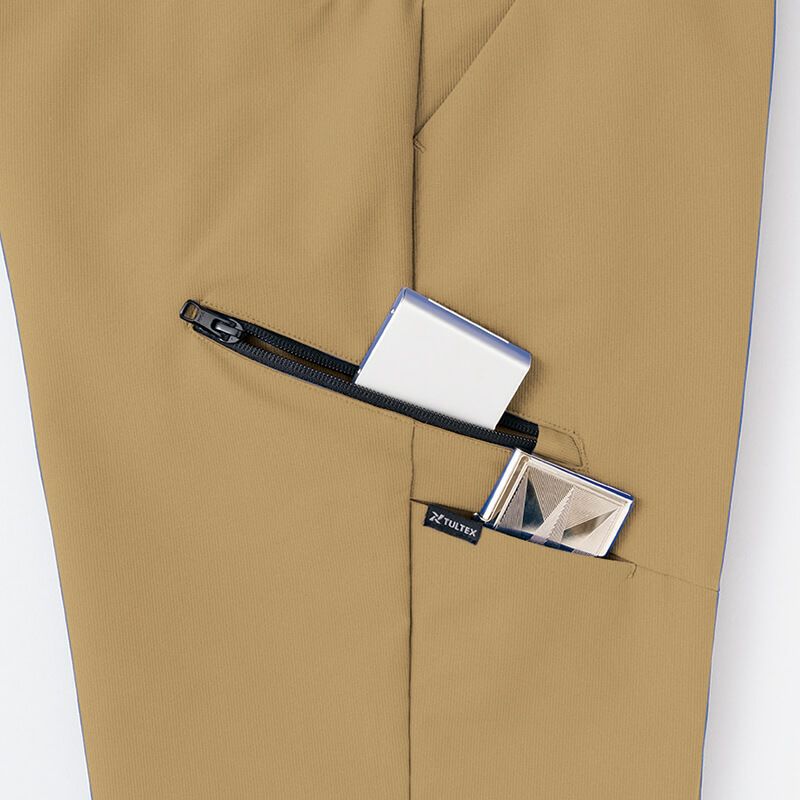 ファスナーポケット（カーゴ）<br>カーゴパンツ右側面にファスナーポケットと小物ポケットを装備