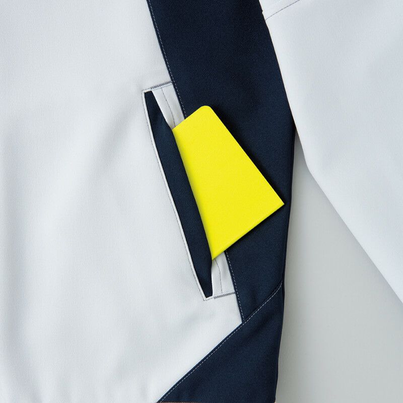 ターンポケット<br>作業中も中身が飛び出しにくく、出し入れもスムーズ。