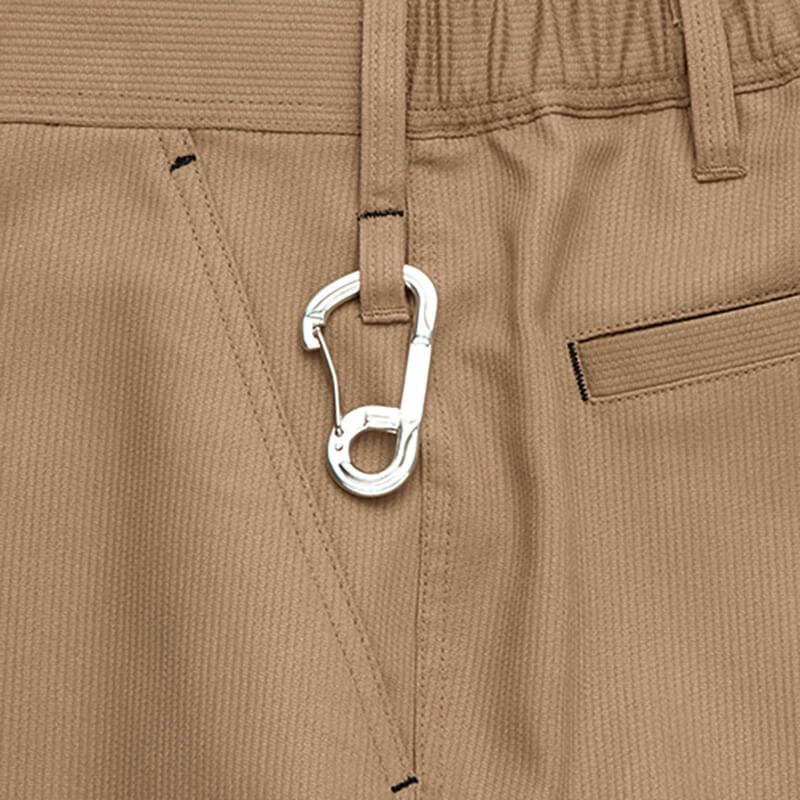 ツインループ<br>ベルトループ下の両側に鍵やキーチェーンが取り付けられるサブループを左右に装備。