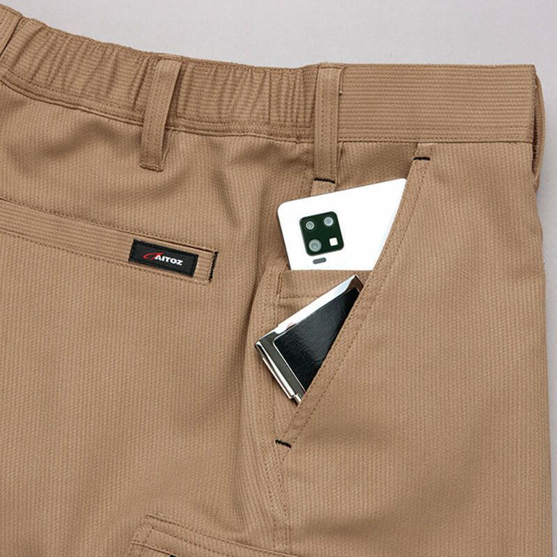 ダブルポケット<br>ポケット内にサブポケットを装備。