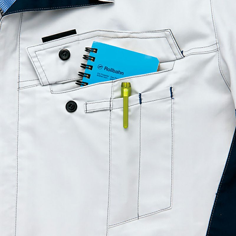 IDハンガー<br>IDカードなどをスマートに装着出来るループを装備。