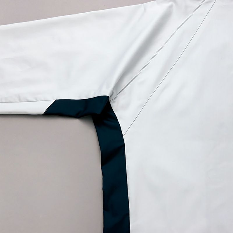 NEWムービンカット<br>動きにストレスを与えない高機動構造。