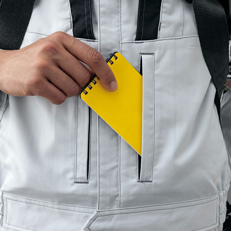 ウエストファスナーポケット<br>隠しファスナータイプのウエストポケット。スマートフォンも収納が可能。