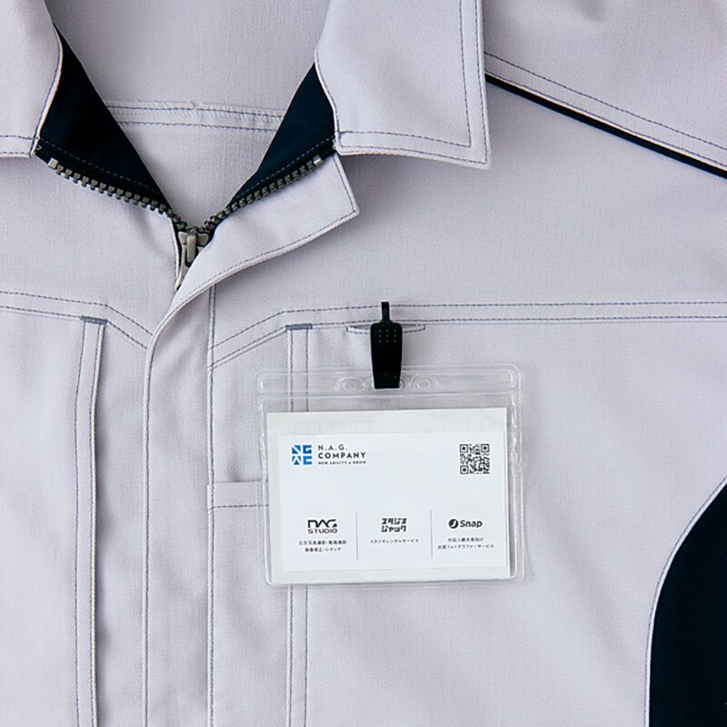 IDハンガー付ポケット<br>ポケット上部に ID ハンガーやネーム等を付けられるスリット付。