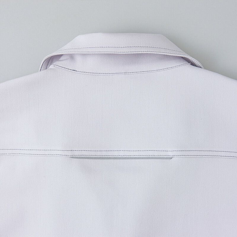 背中反射パイピング<br>背中に反射パイピングを装備し安全性に配慮。