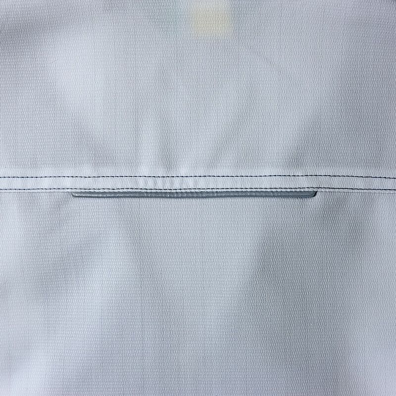 背中反射パイピング<br>背中に反射パイピングを装備し安全性に配慮。