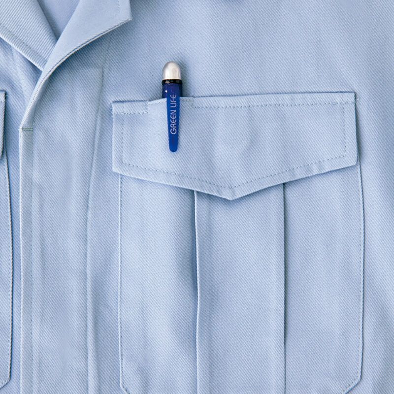 胸ペン差し<br>ペンやスケールなどが出し入れしやすい便利な装備。