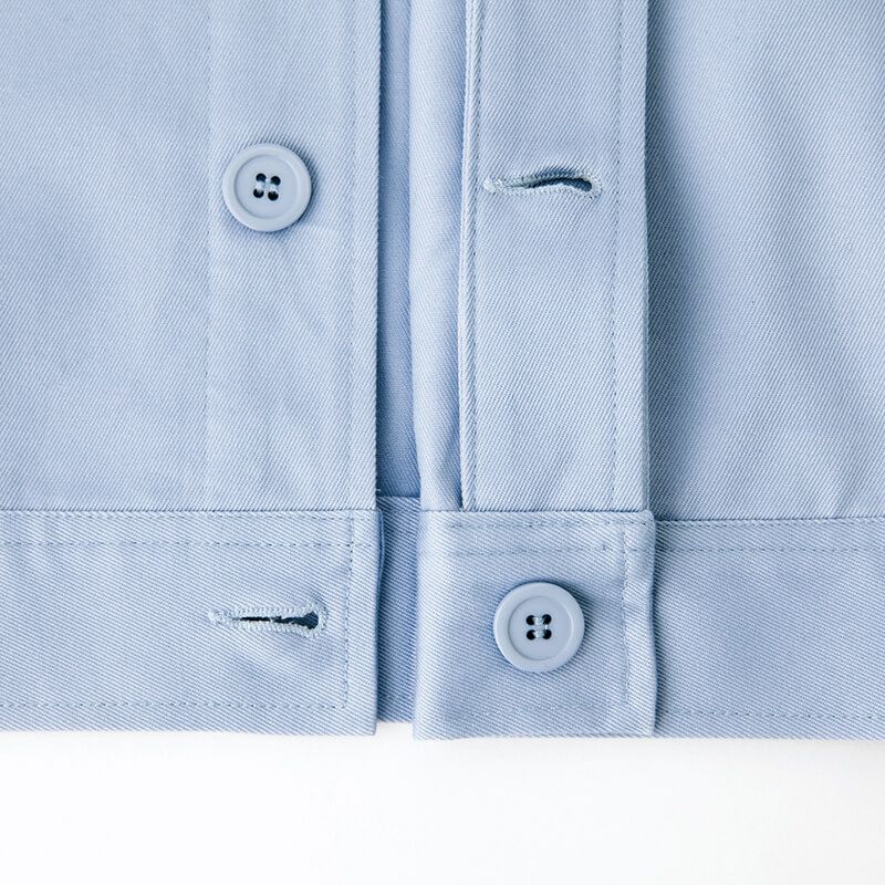 比翼ボタン仕様<br>作業時の引っ掛かりや、火の粉などからボタンを守ります。