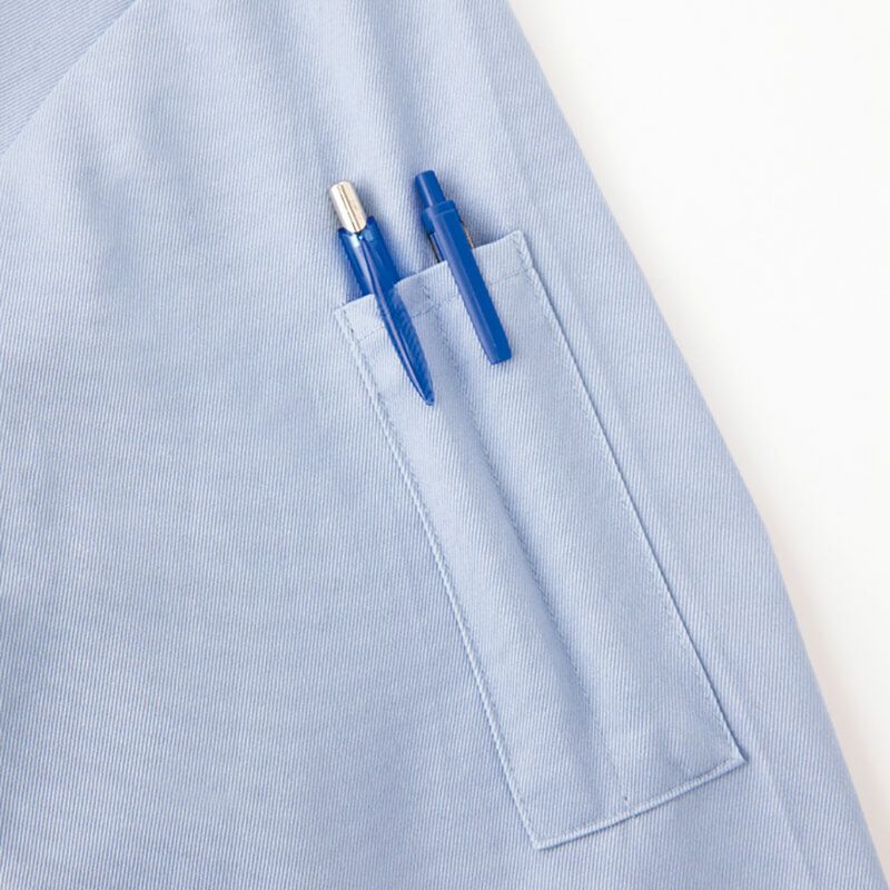 袖ペン差し<br>袖の取り出しやすい位置にありよく使うペンなどを便利に収納。