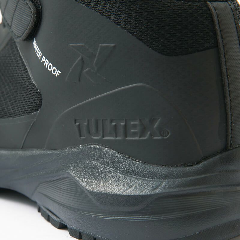 エンボスネーム<br>ディテールを際立たせるこだわりのエンボスネーム。