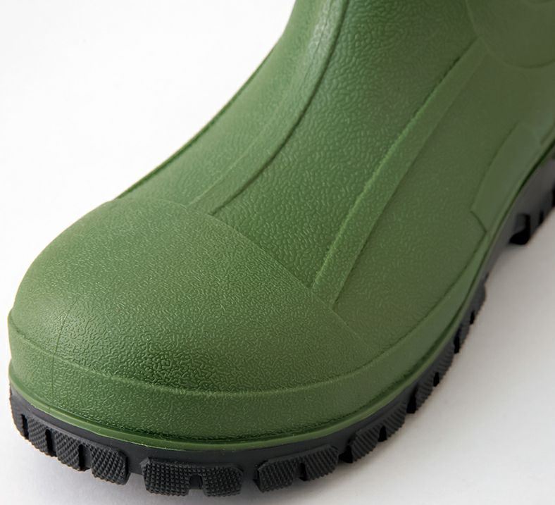 鋼製先芯<br>つま先を保護する鋼製先芯。