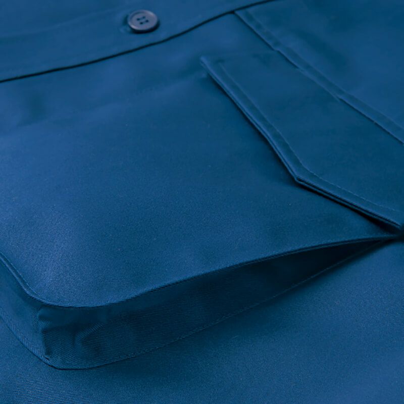 マチ付ポケット<br>左右の胸ポケットはマチ付で収納力アップ。