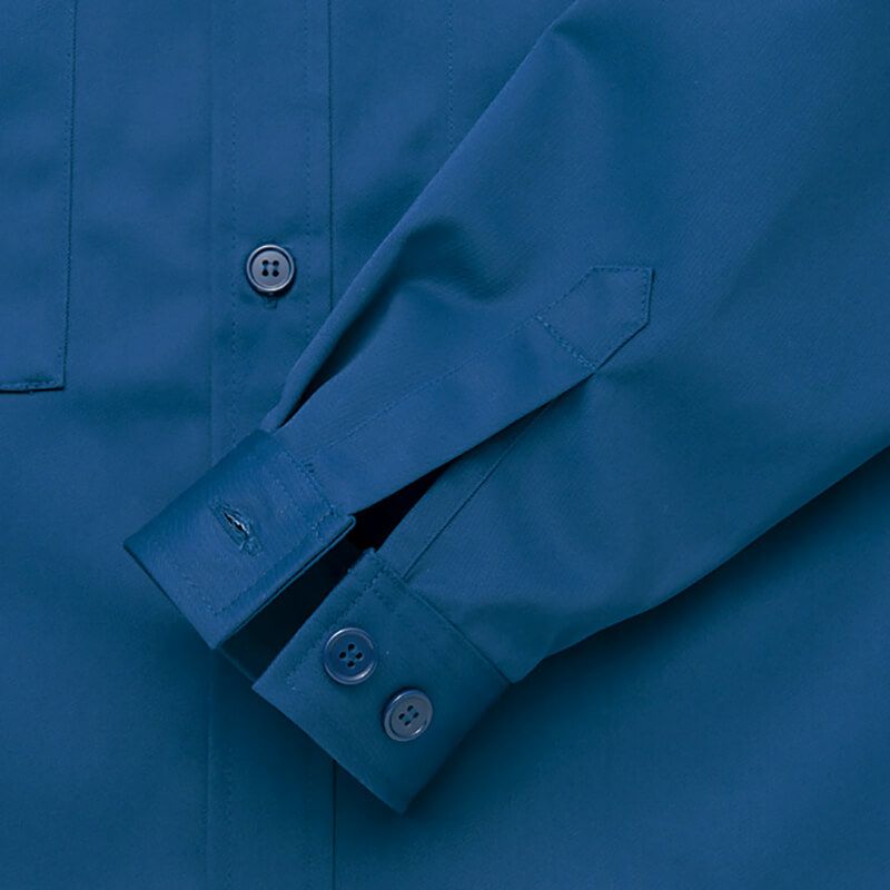 袖口アジャスター<br>ボタン式で袖口が2段階に調節可能。