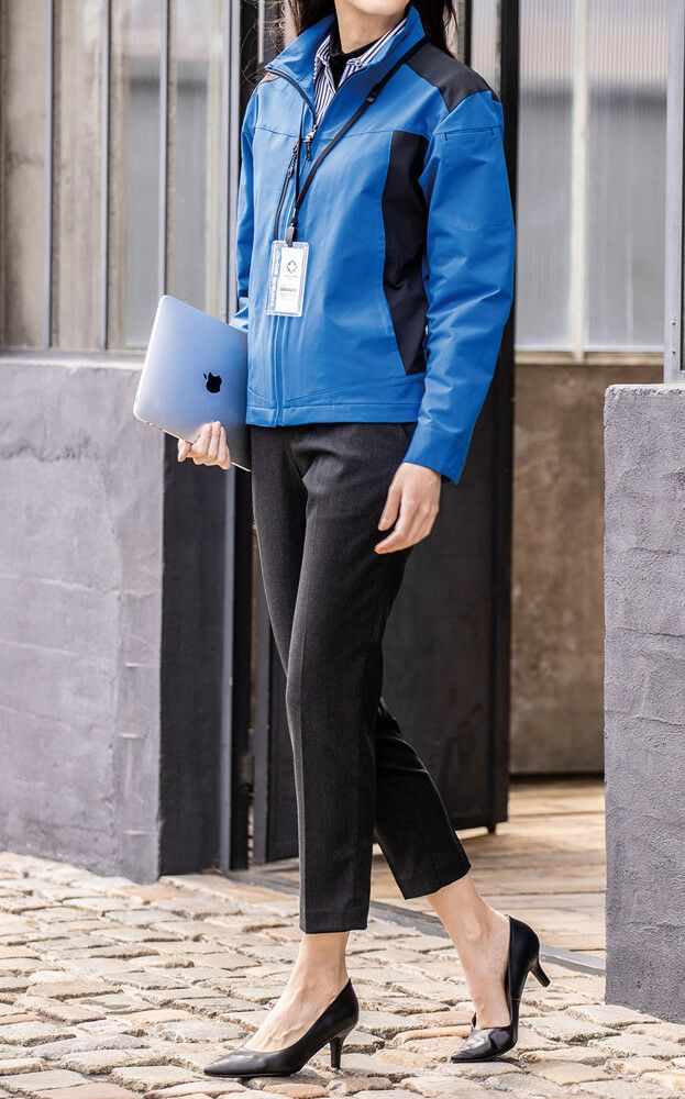 女性