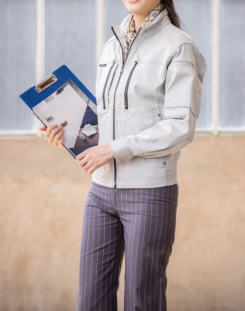 女性